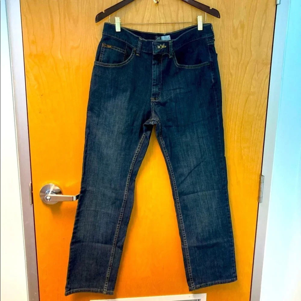 LEE Sz 33 x 30 Premium Classic Fit Medium Wash Jeans